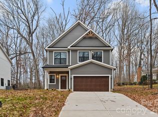 8823 Dogwood Dr, Charlotte, NC 28215