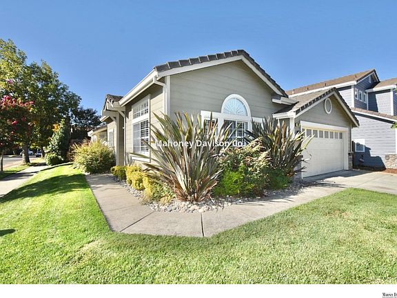 3rd image of 601 Searles Way