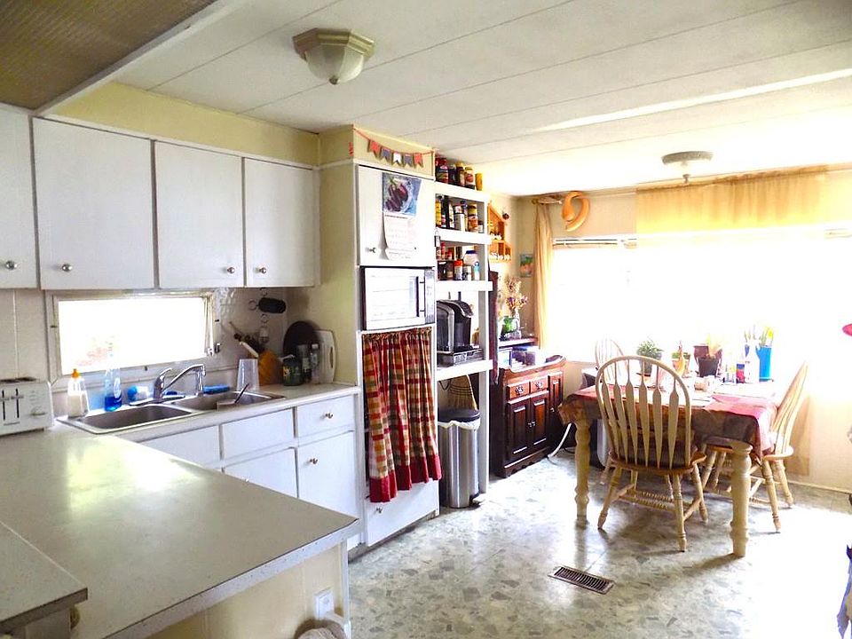 2nd image of 8 Willow Cir #0