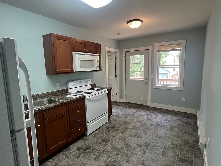460 Platt St #3 — Photo 2