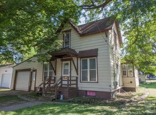 113 8th St NW, Hampton, IA 50441