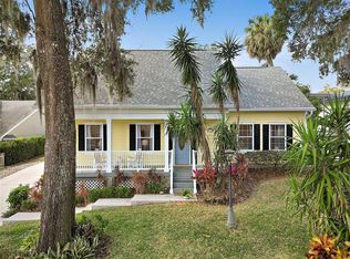 163 N Clayton St, Mount Dora, FL 32757