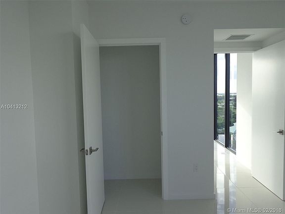 4th image of 5300 Paseo Dr #1114