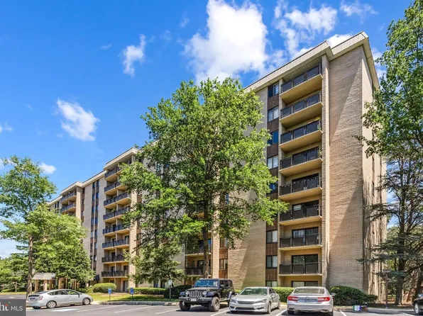 3101 S Manchester St APT 906, Falls Church, VA 22044