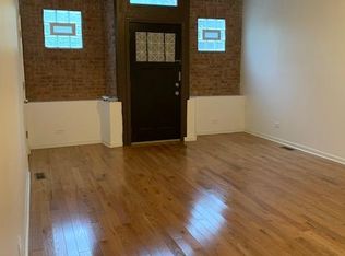 1521 W Chestnut St #1F, Chicago, IL 60642