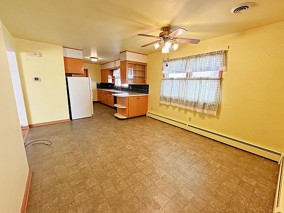 4th image of 704 Dorth St