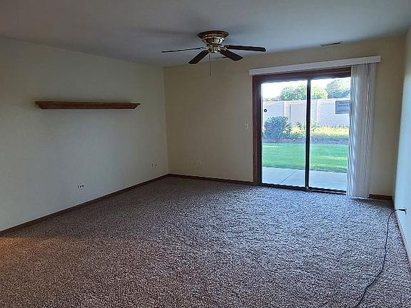 2nd image of 841 Yosemite Trl APT A