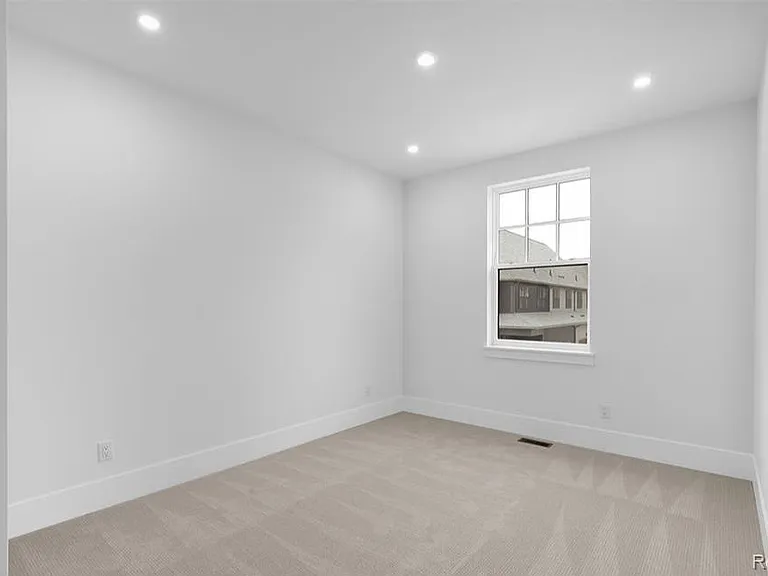 412 S Ctr — Photo 28