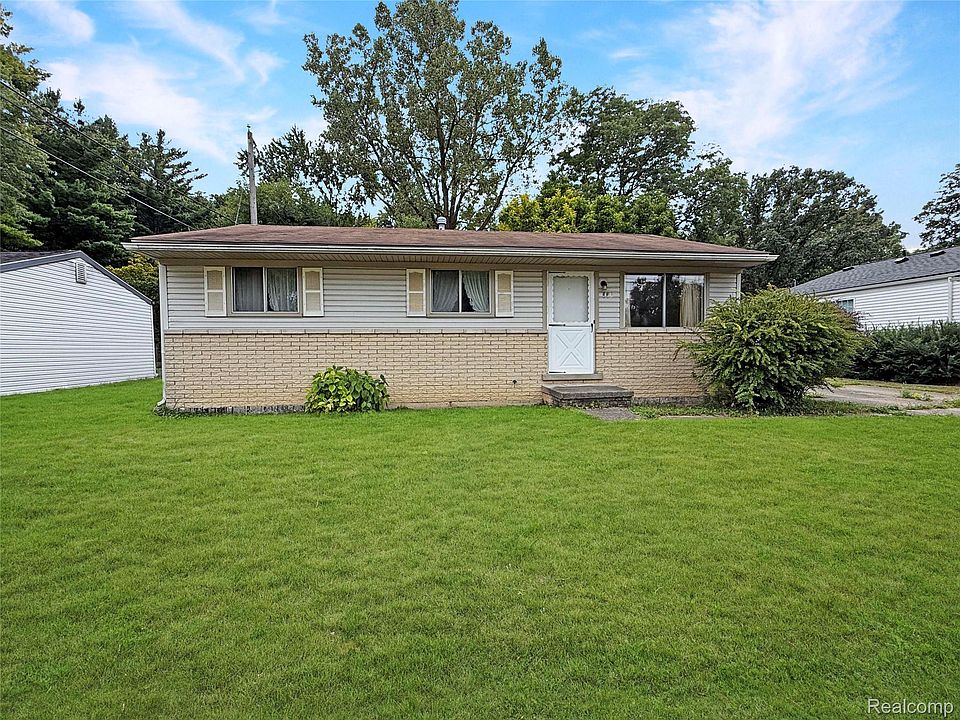 1st image of 556 Trombley Dr