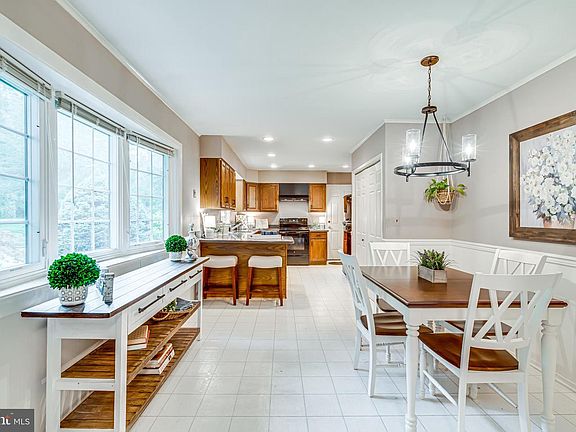 4th image of 10802 Zion Dr