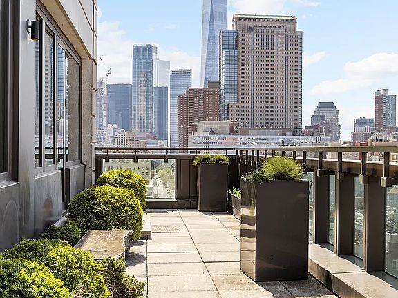 4th image of 505 Greenwich St Front A