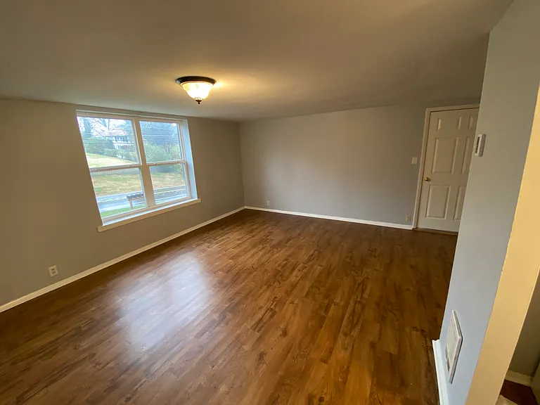 2422 Highland Dr #6 — Photo 3