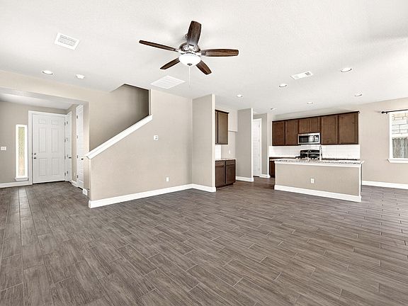 5th image of 205 Oakstone Dr