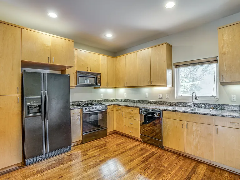 4100 Travis St #8 — Photo 9