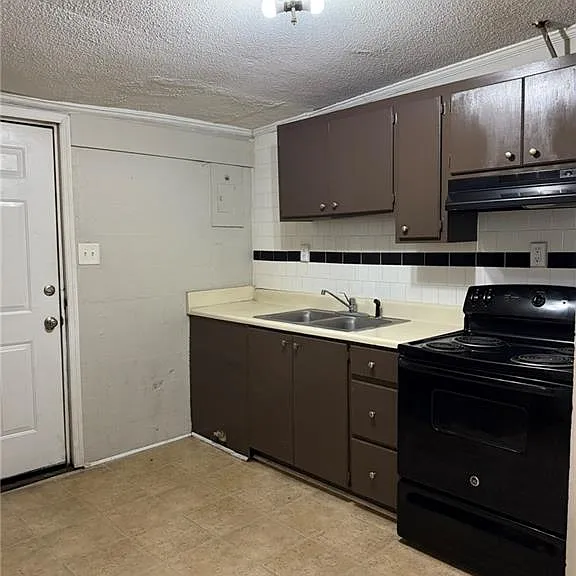 317 Strickland St — Photo 4