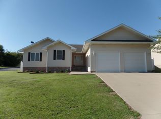 12 Peachtree Pl, Harrisburg, IL 62946