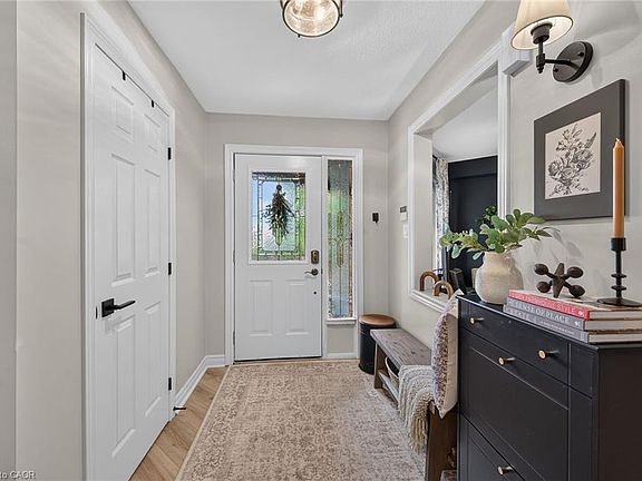 5th image of 7 Etherington Cres