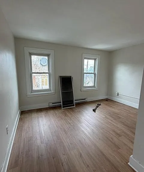 552 Thomas St — Photo 6
