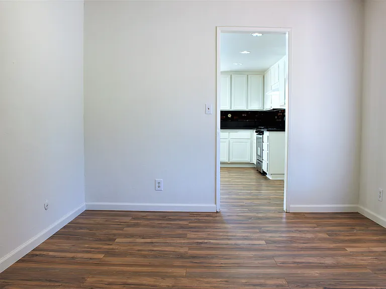 1909 E Bardet Pl — Photo 4