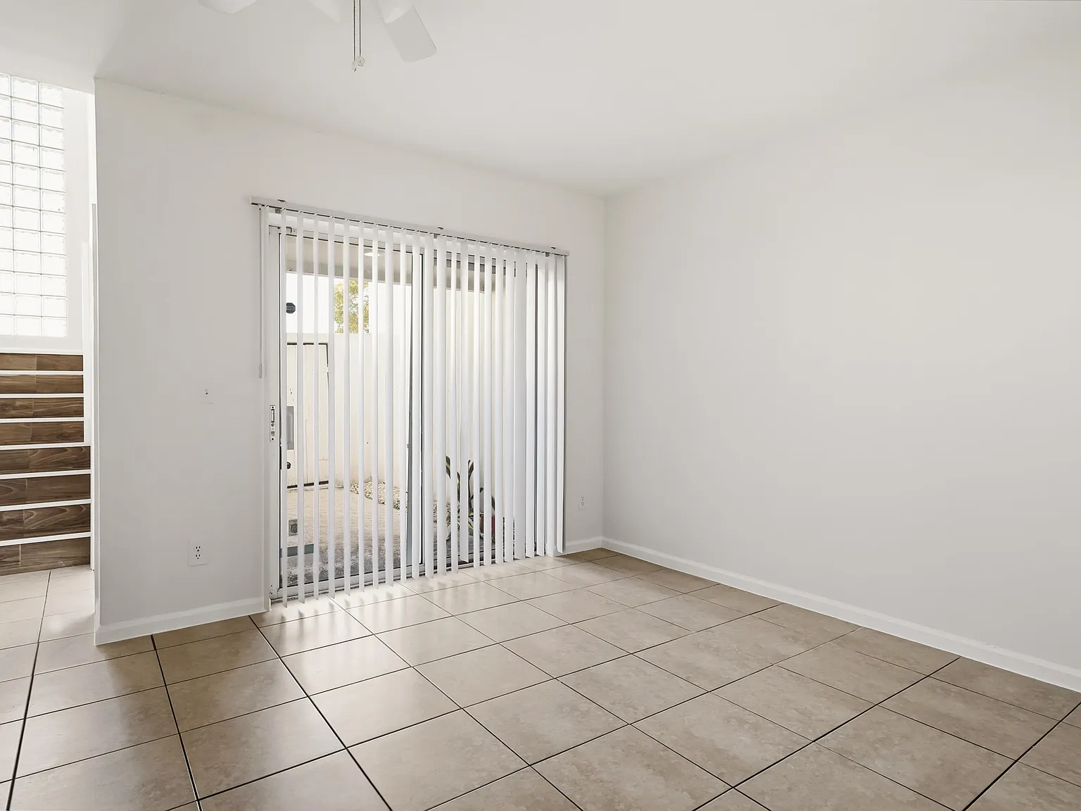 2 bed, 1.5 bath, 1277 sqft, $2,000 — Photo 3