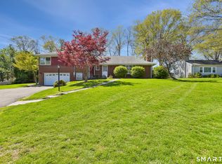 104 Knollwood Dr, New Haven, CT 06515