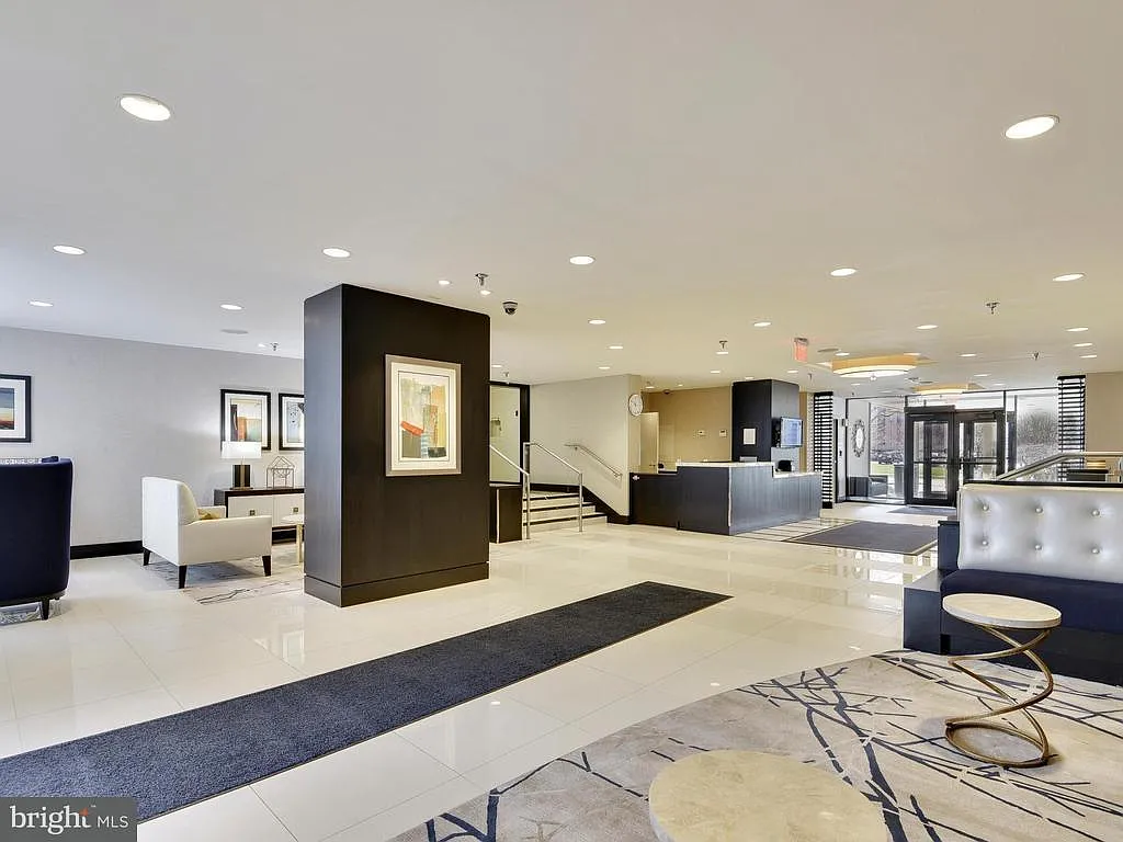 2 bed, 1081 sqft, $2,400 — Photo 3