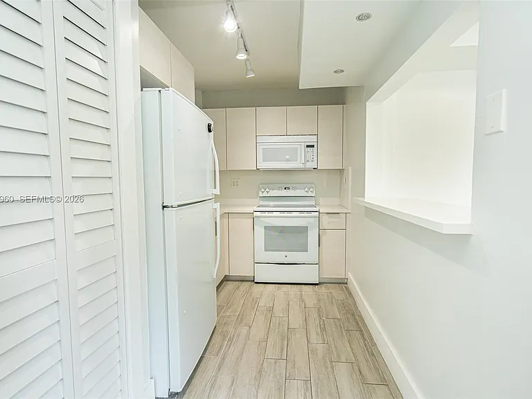 810 Salzedo St #15 — Photo 6