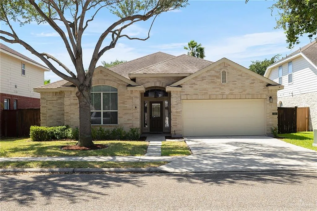 4 bed, 2.5 bath, 2070 sqft, $2,400 — Photo 1