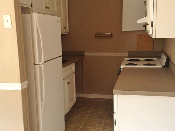 Kitchen- Includes fridge and range