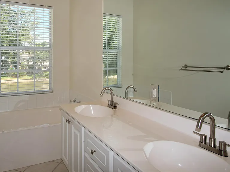 5657 Cove Cir — Photo 9