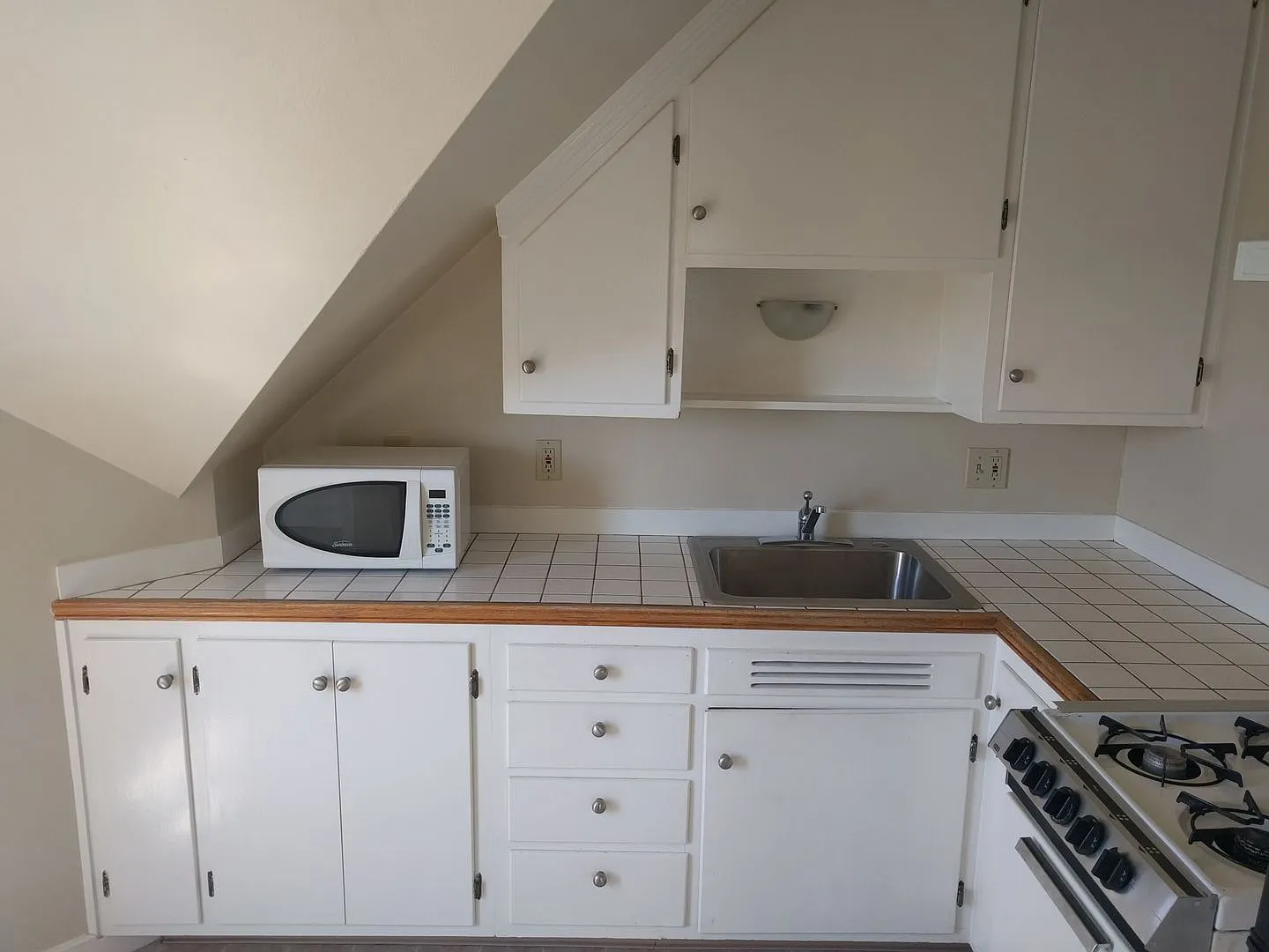 2122 Buena Vista Avenue — Photo 3