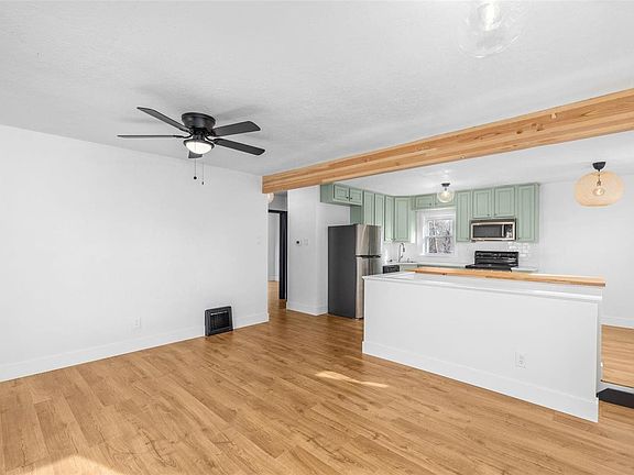 3rd image of 121 Betty Jean Ln