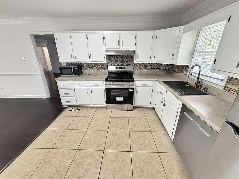 2407 Josh Ct SW — Photo 9