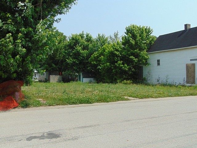 2nd image of 404 Park St
