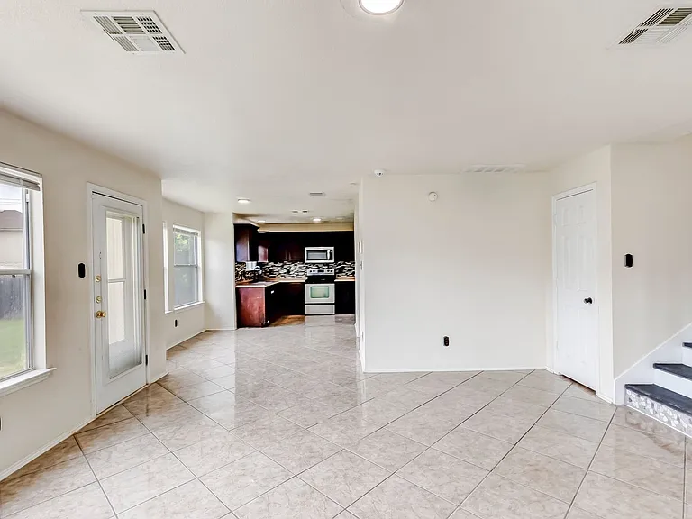 4411 Causeway Ct — Photo 6