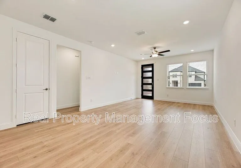 1149 Beautyberry Ln — Photo 4