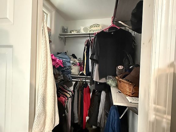 4th image of 838 Kennedy Blvd #1