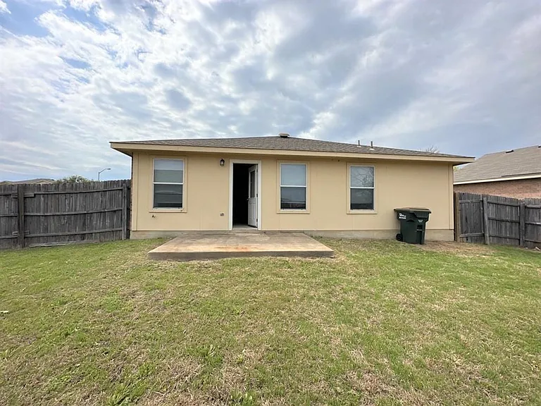 1000 Bluff Meadow Cv — Photo 18