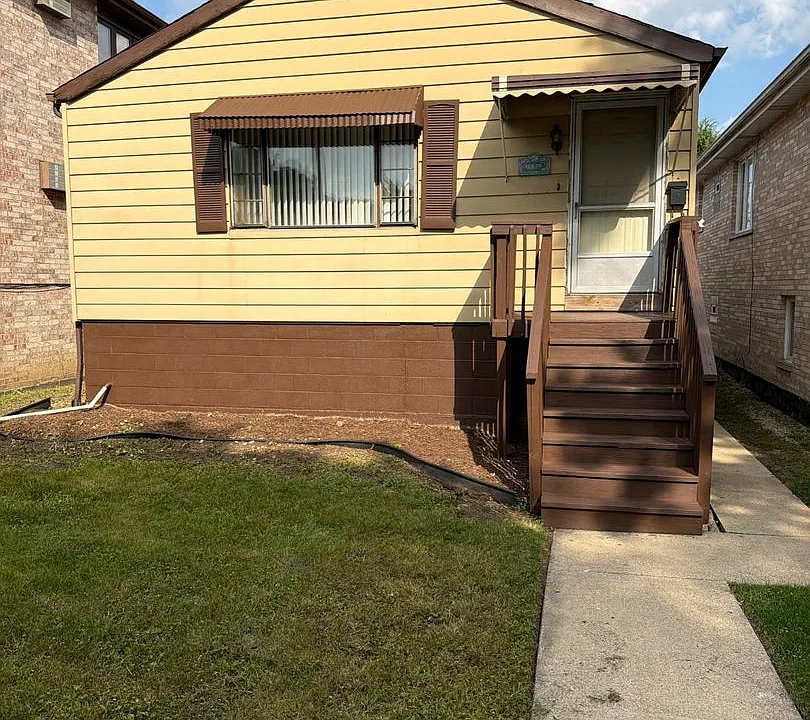 4429 N Neenah Ave