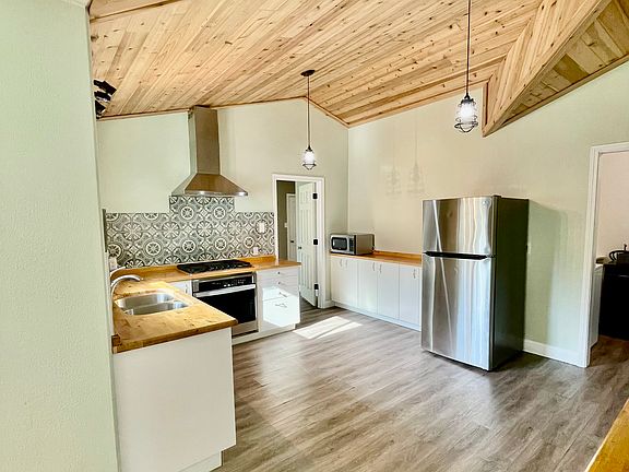 2nd image of 3425 Brady Ave