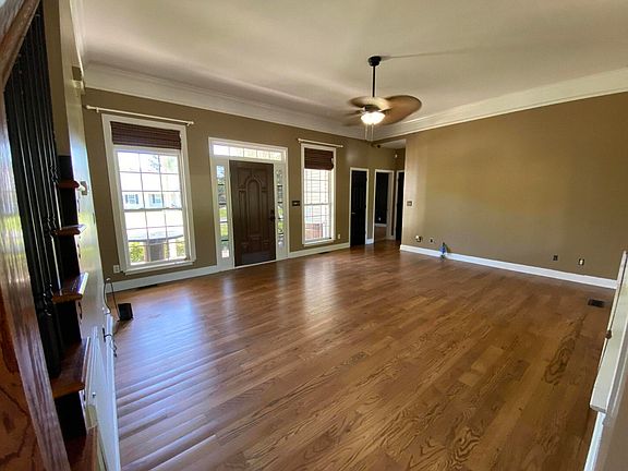 3rd image of 44 Auburn Dr