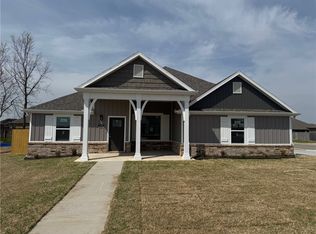 800 Phyllis Farm Rd, Farmington, AR 72753