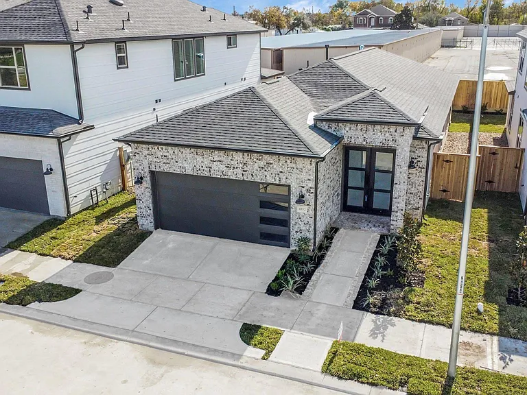 4352 Avron Dr — Photo 29