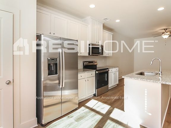 5th image of 326 Green St