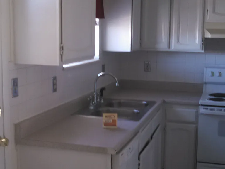 670 Voiles Pl — Photo 1