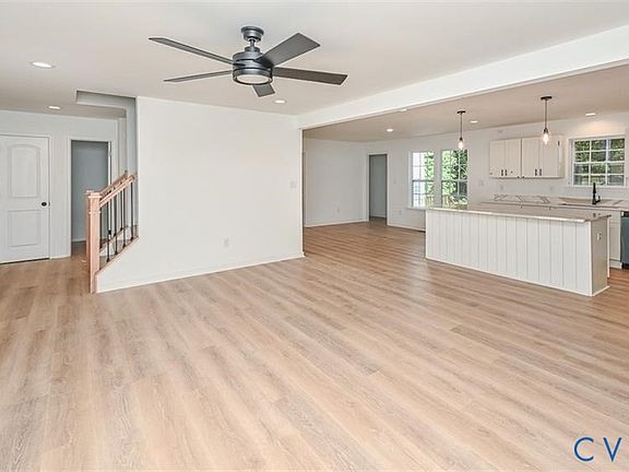 4th image of 229 Lexington Dr