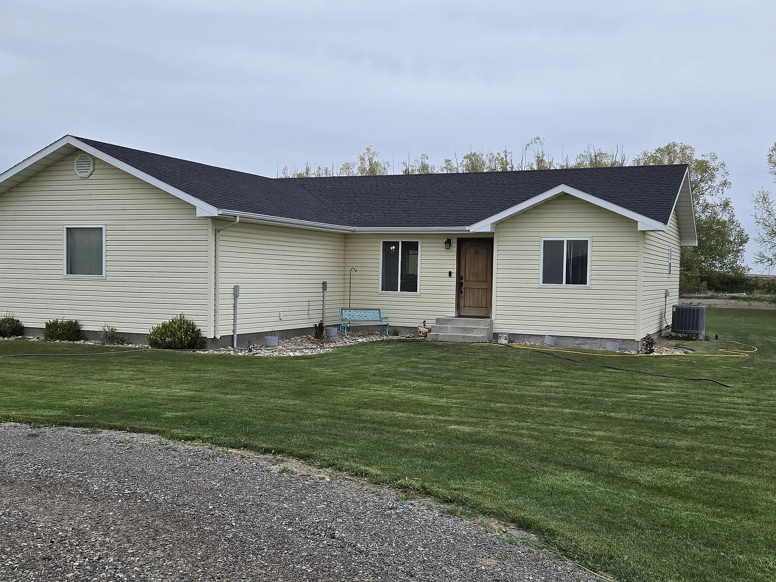 3 bed, 1424 sqft, $1,900 — Photo 1