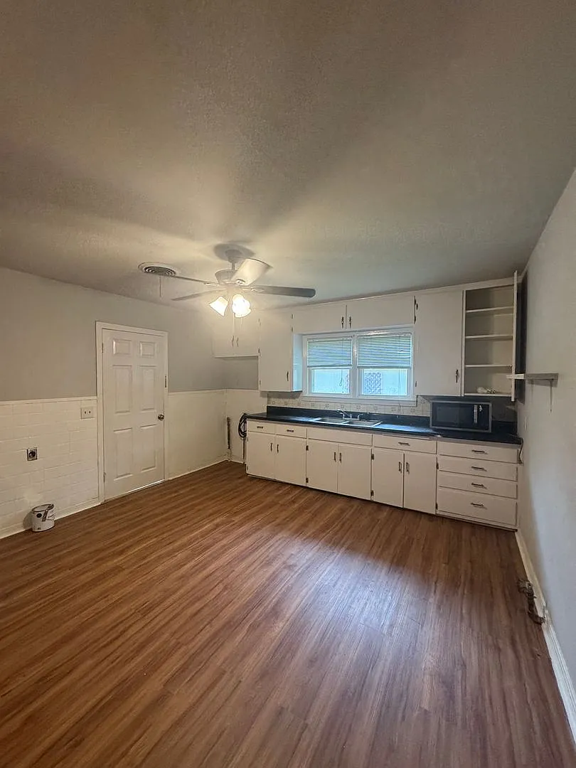 Located Avondale 2/1 CH/A — Photo 4