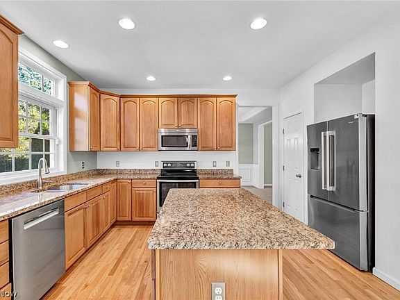 5th image of 2983 Clearbrook Dr