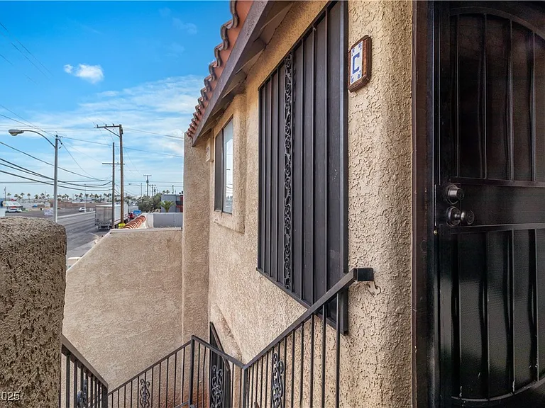 2200 Venus St #C — Photo 3